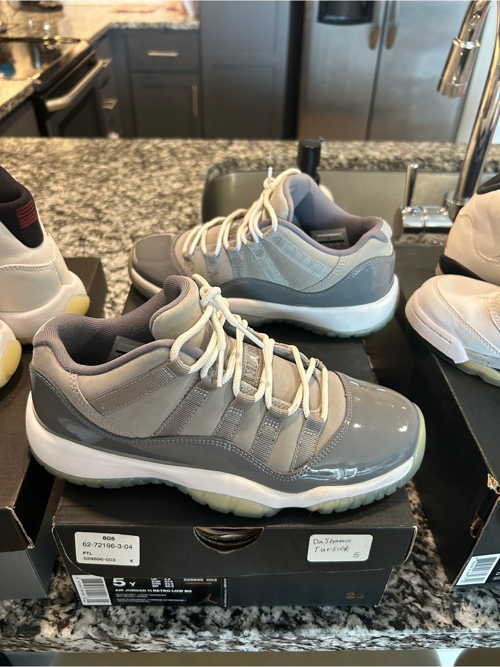 Air Jordan 11 low retro gs grey and white 5y